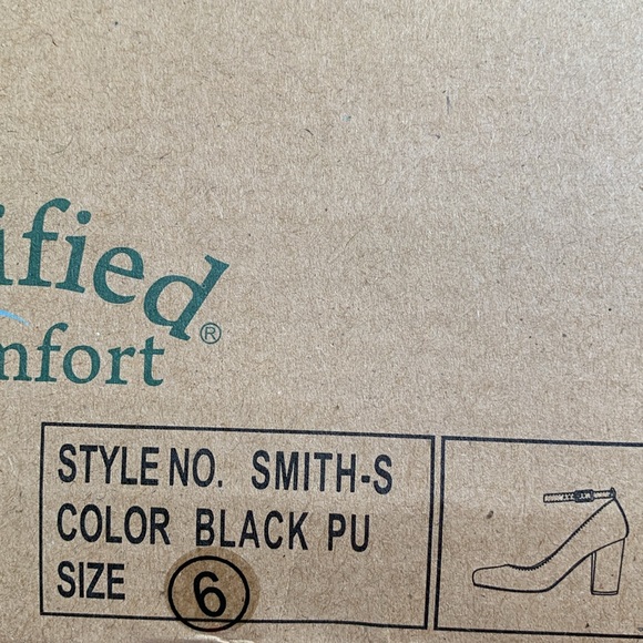 CITYCLASSIFIED Black Mary Jane Style Pumps With Ankle Strap size 6 - Picture 8 of 8